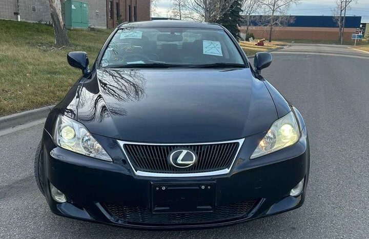 2007 Lexus is full