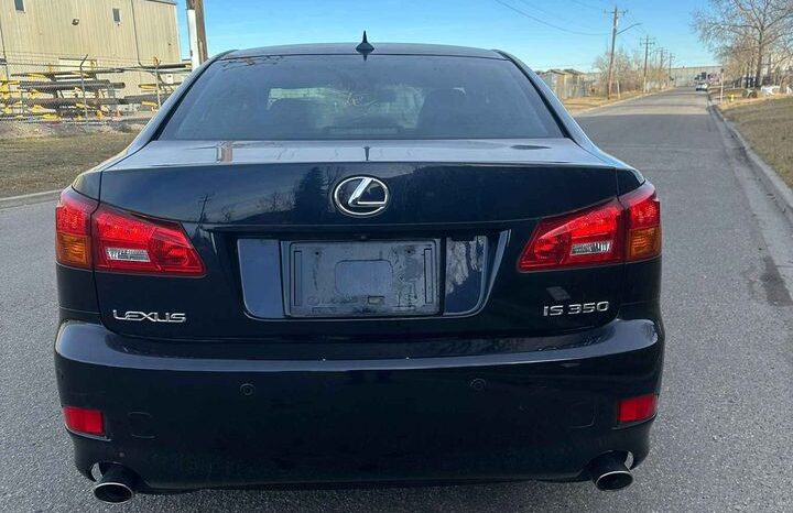 2007 Lexus is full