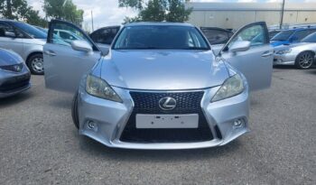 2006 Lexus is full