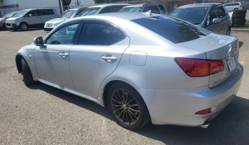 2006 Lexus is full