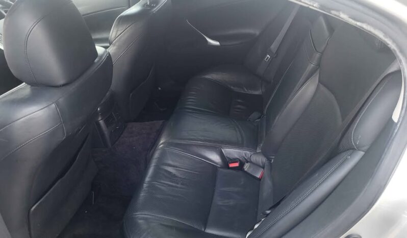 2006 Lexus is full