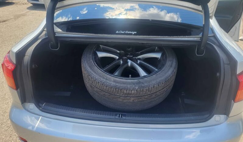 2006 Lexus is full