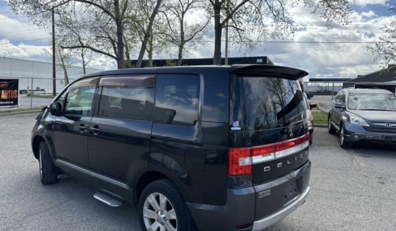 2007 Mitsubishi Delica D5 full