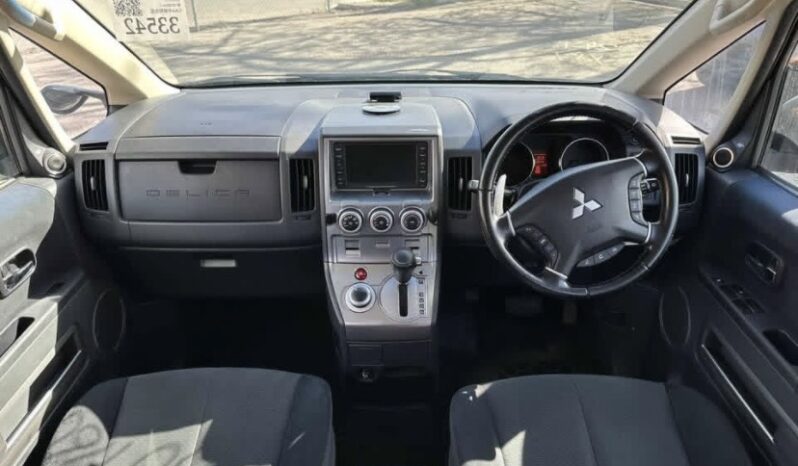 2007 Mitsubishi Delica D5 full