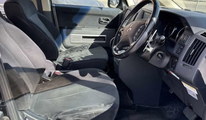 2007 Mitsubishi Delica D5 full