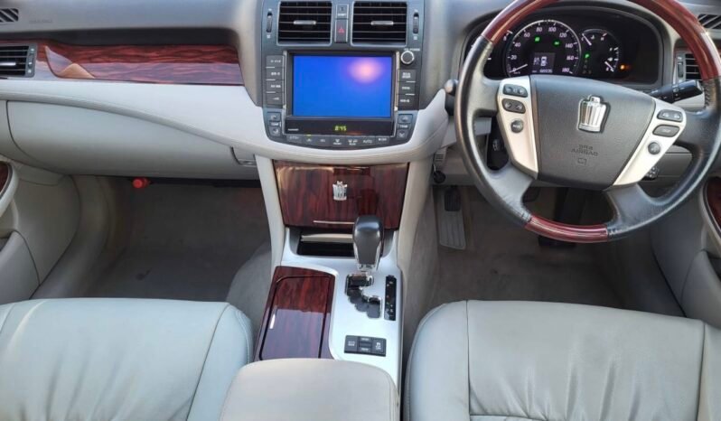 2010 Toyota Crown full